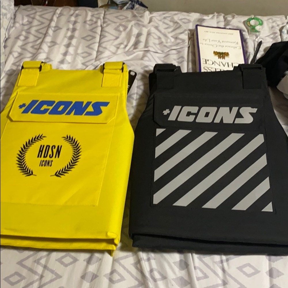 Icon Vest - Picture 4 of 4